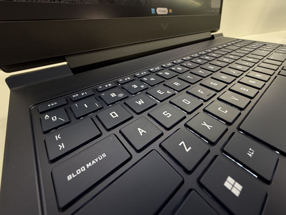 RTX 4060 8GB | 16 DDR5 | 1 TB SSD | I7-13700H | 16" 144 Hz | HP VICTUS