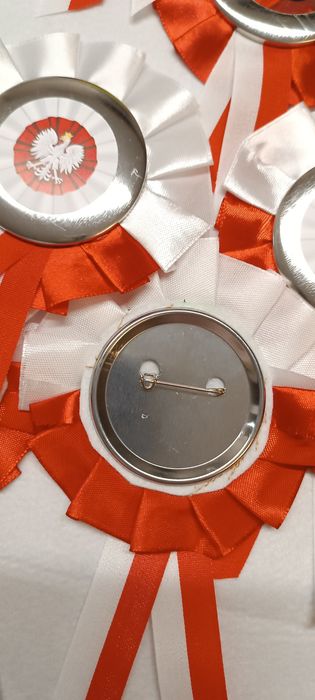 Plakietki Polska na święto niepodległości