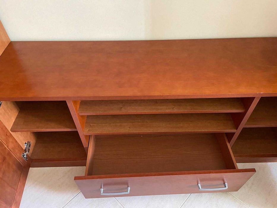 Móvel de sala com prateleiras de parede incluídas