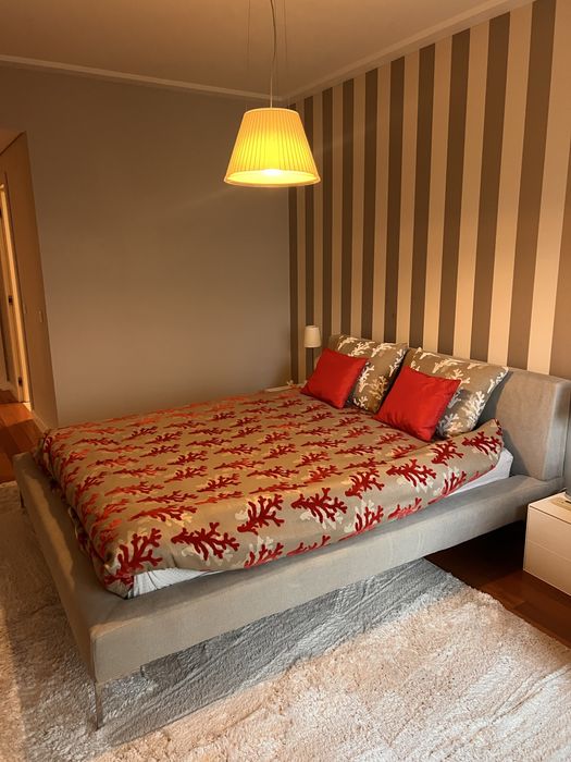 Cama de casal (nao está incluido o colchão) da B&B italian
