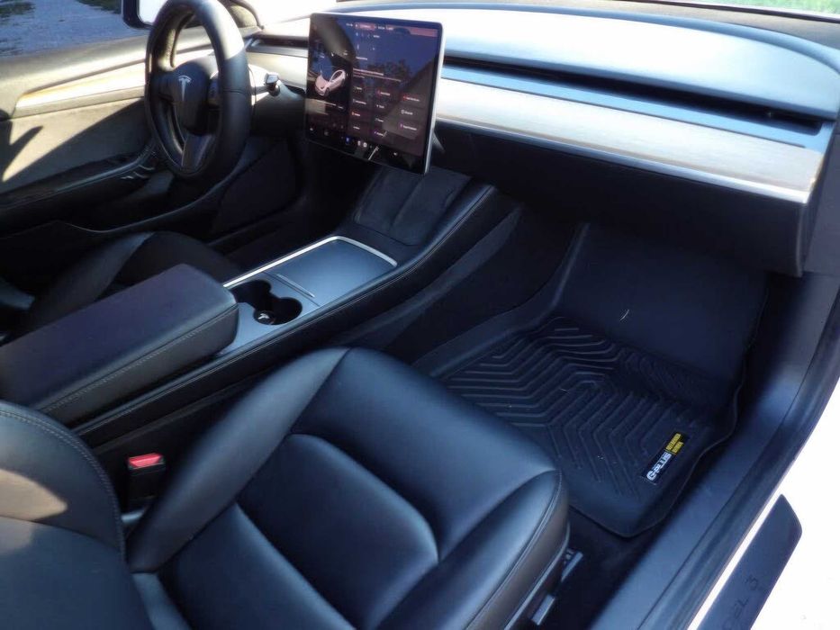 Tesla Model 3      2022