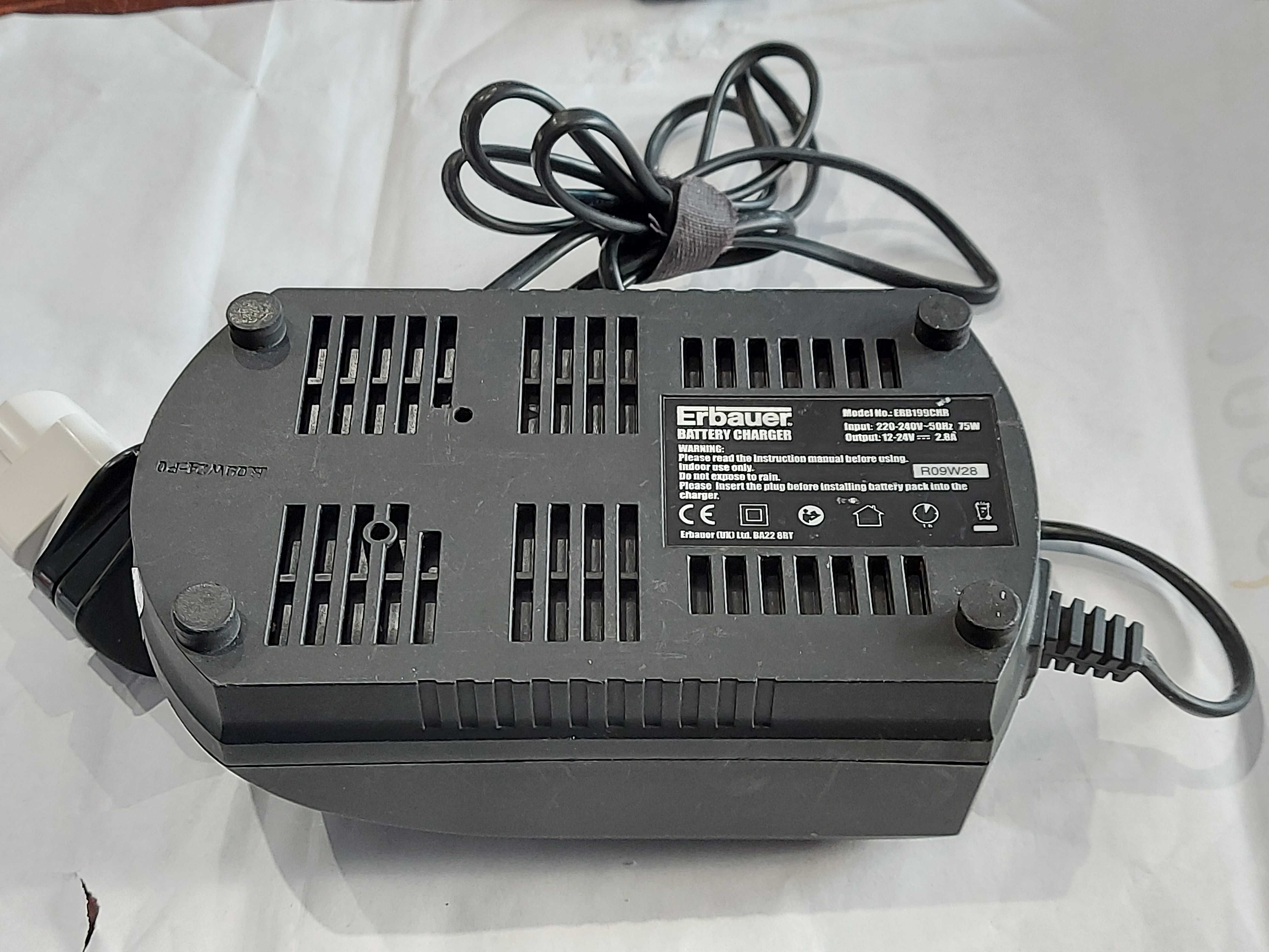Ładowarka ERBAUER ERB199CHR 12 - 24 V 2,8 A