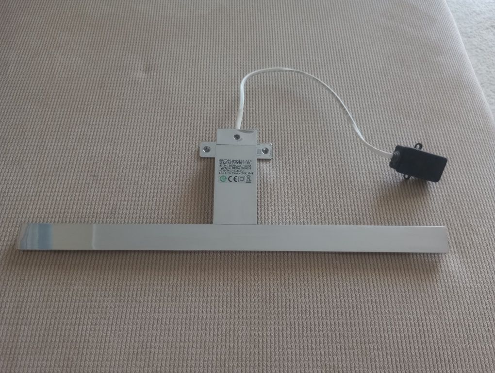 Kinkiet nad szafkę łazienkową, nad lustro