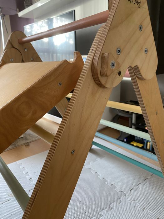 Triângulo de Pikler + escorrega/acessório de escalada