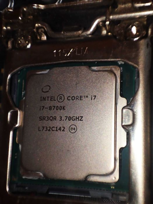Процесор Intel Core i7-8700K