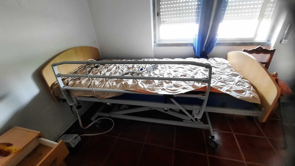 Cama articulada elevatória elétrica