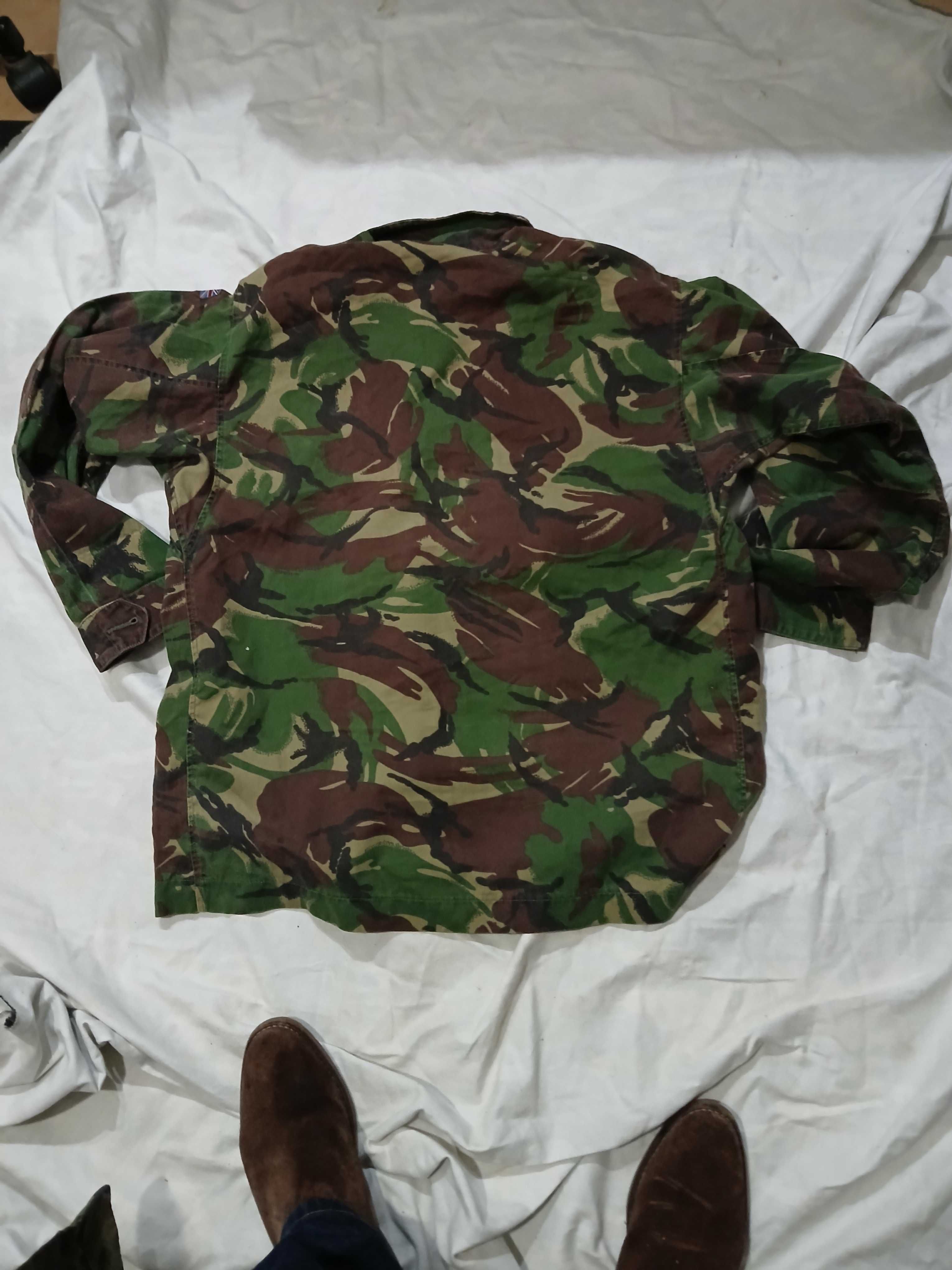 MILITAR-camisas camufladas como novas +bornal camuflado