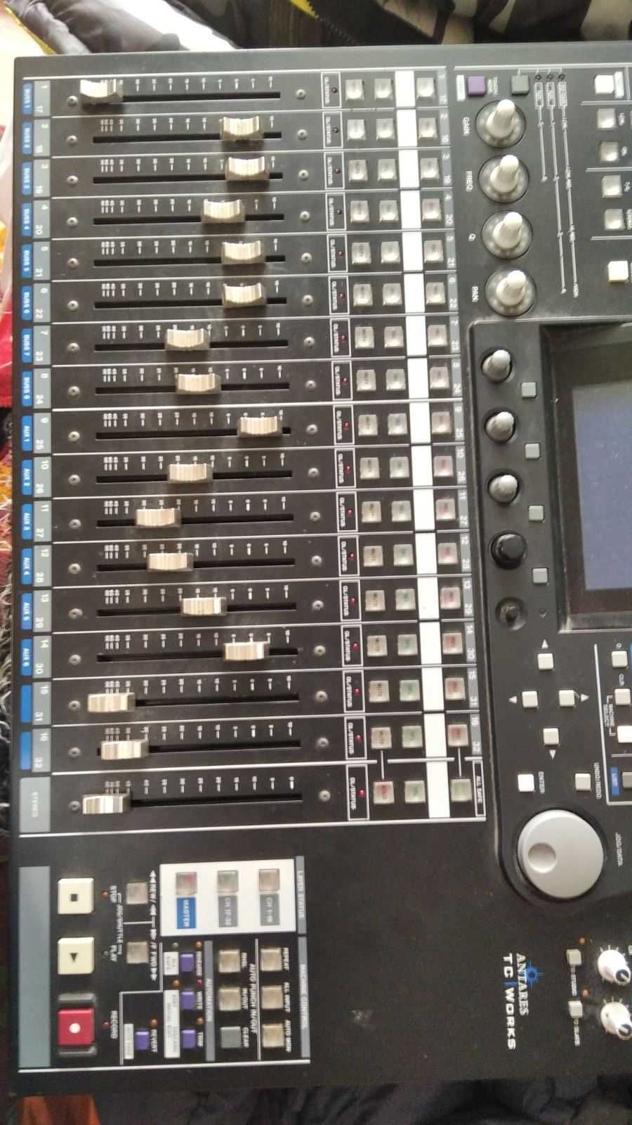 Tascam DM-24 цифровий мікшерний пульт