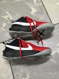 Nike team hustle D 10 czerwone 35.5