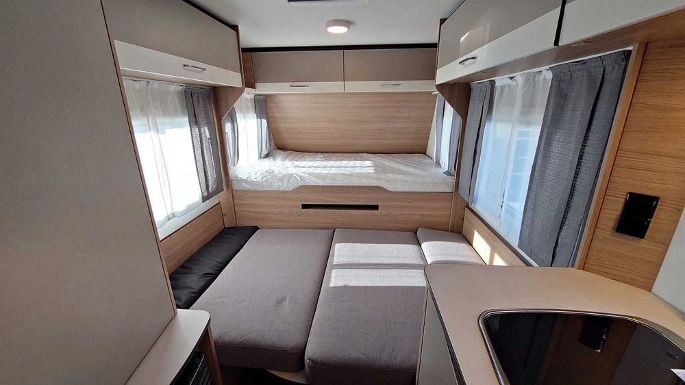 Wynajem przyczepa kempingowa 6 osobowa LMC Sassino 470 K DMC 1200 kg