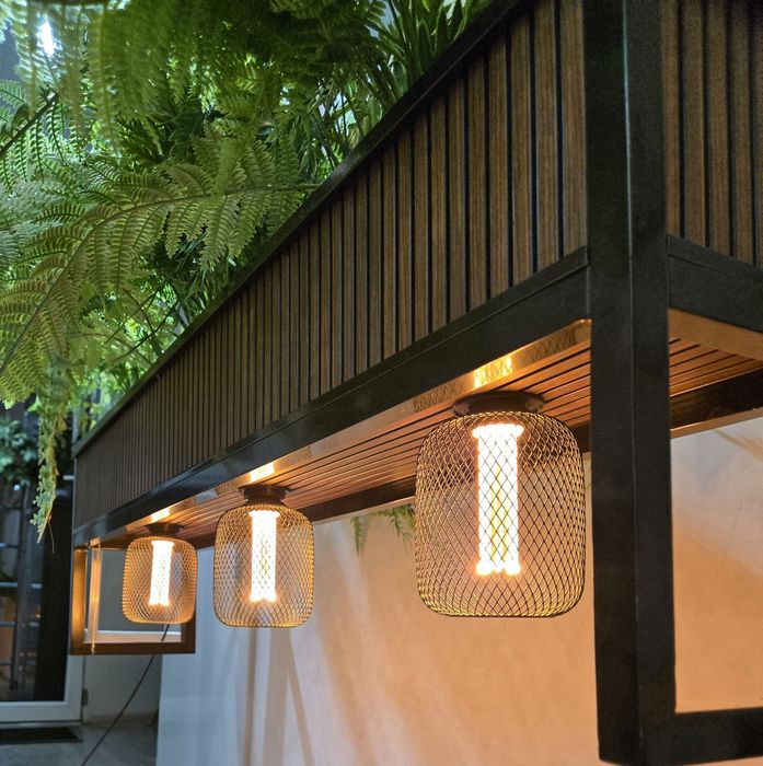 Kwietnik aluminiowy lampa led