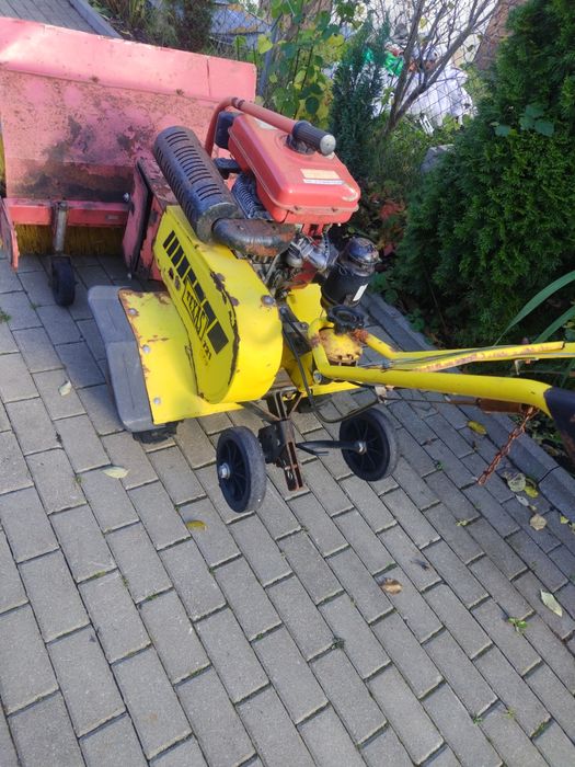 Glebogryzarka z silnikiem Kawasaki 5KM i napędem do przodu i wstecznym