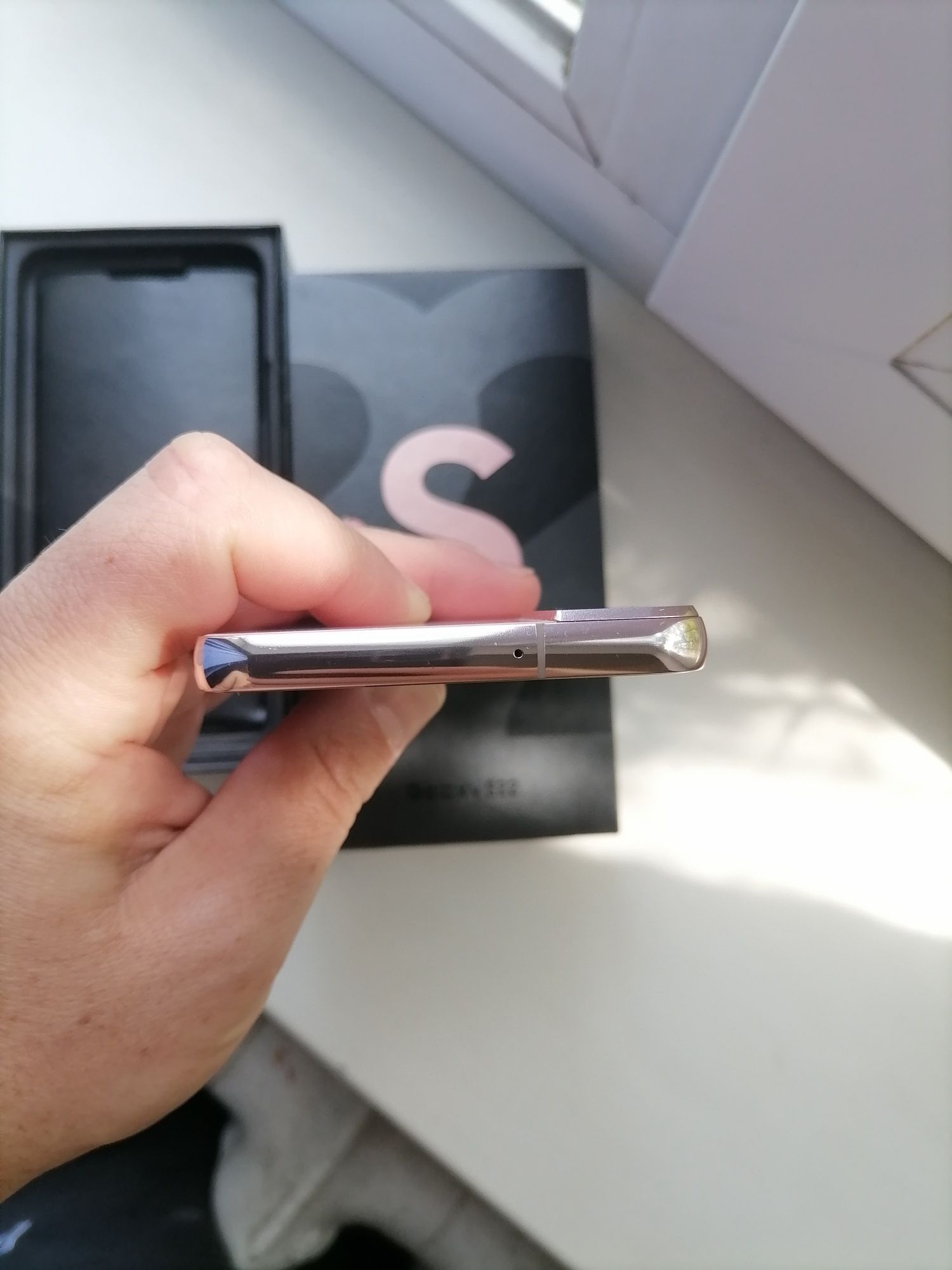 Samsung s22 8 8/128 Gold