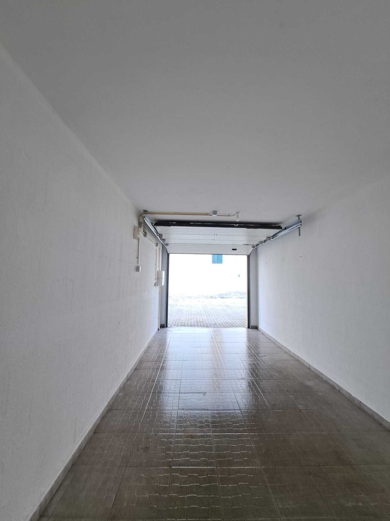 Excelente garagem
