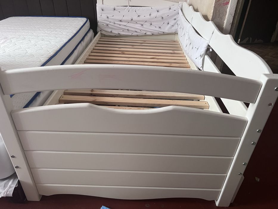 Дитяче ліжко з масиву