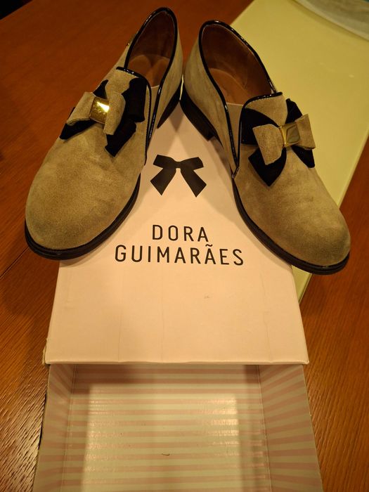 Sapatilhas de mulher preto com brilhantes número 41 .