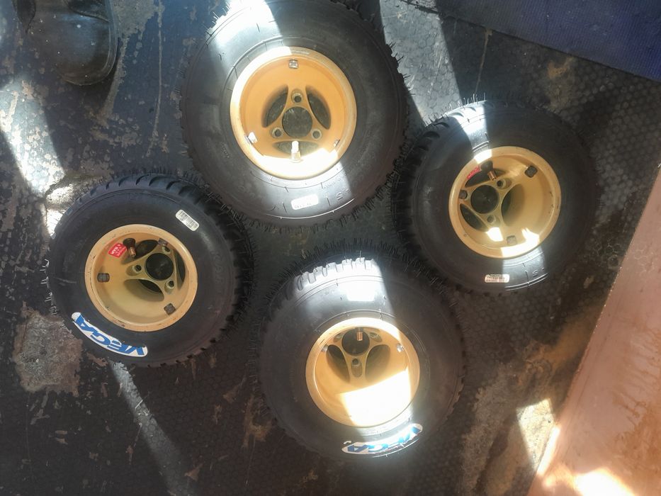 Vendo jantes com pneus de chuva novos