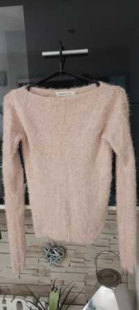Różowy sweterek Reserved