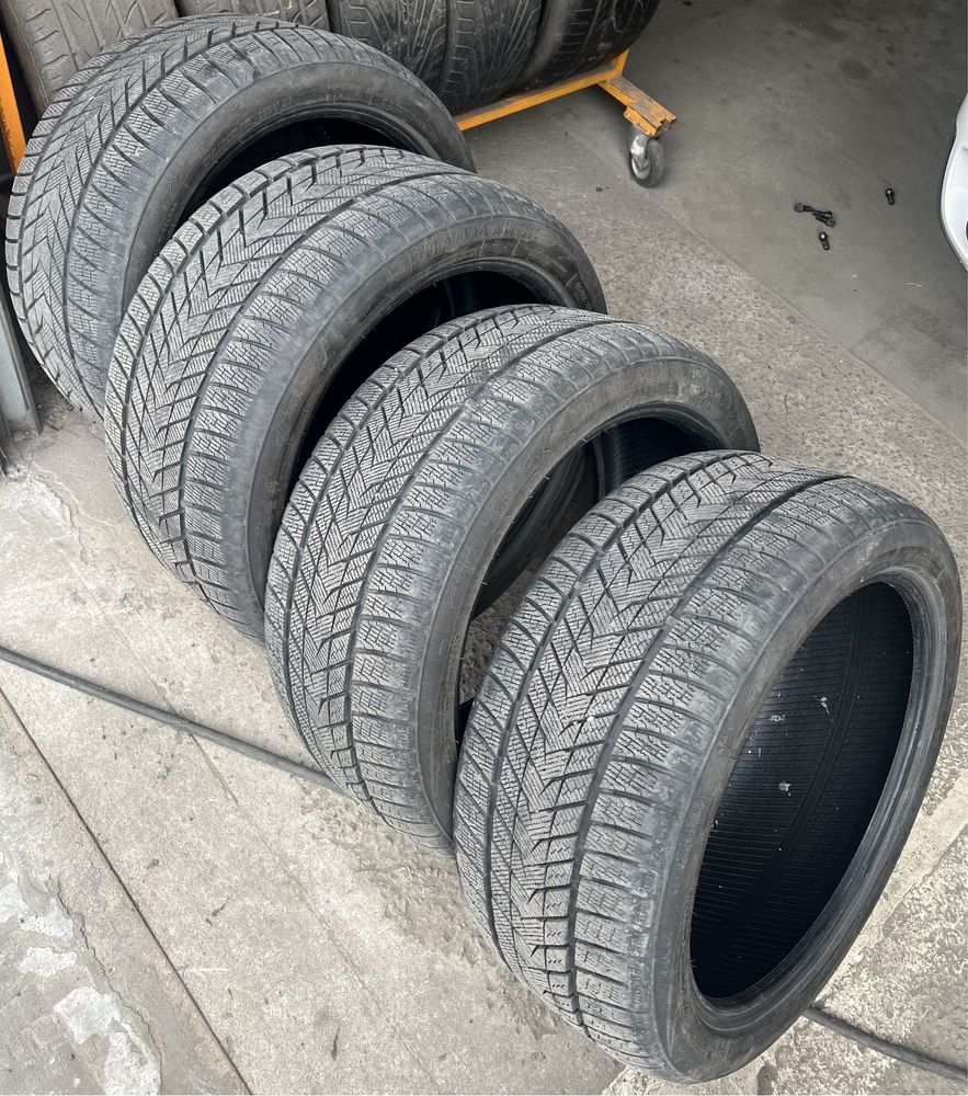 Шини різноширокі зима Roadmafch WinterXPro 999 315/35 R20 275/40 R20