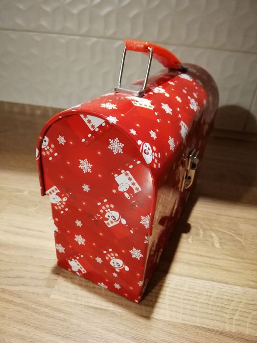 kuferek dziecięcy metalowy czerwony świąteczny