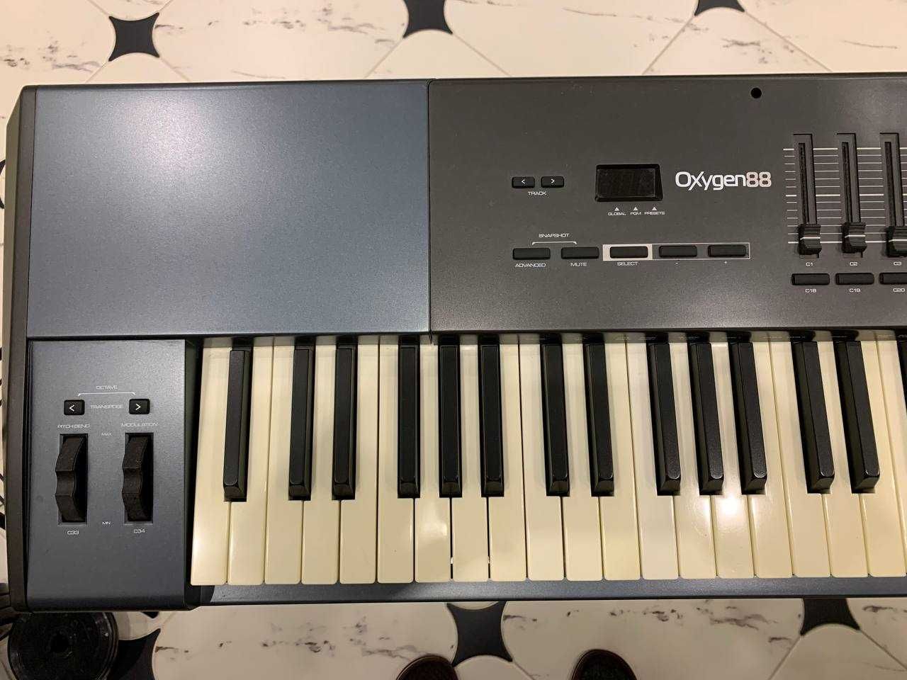 MIDI клавіатура M-AUDIO OXYGEN 88