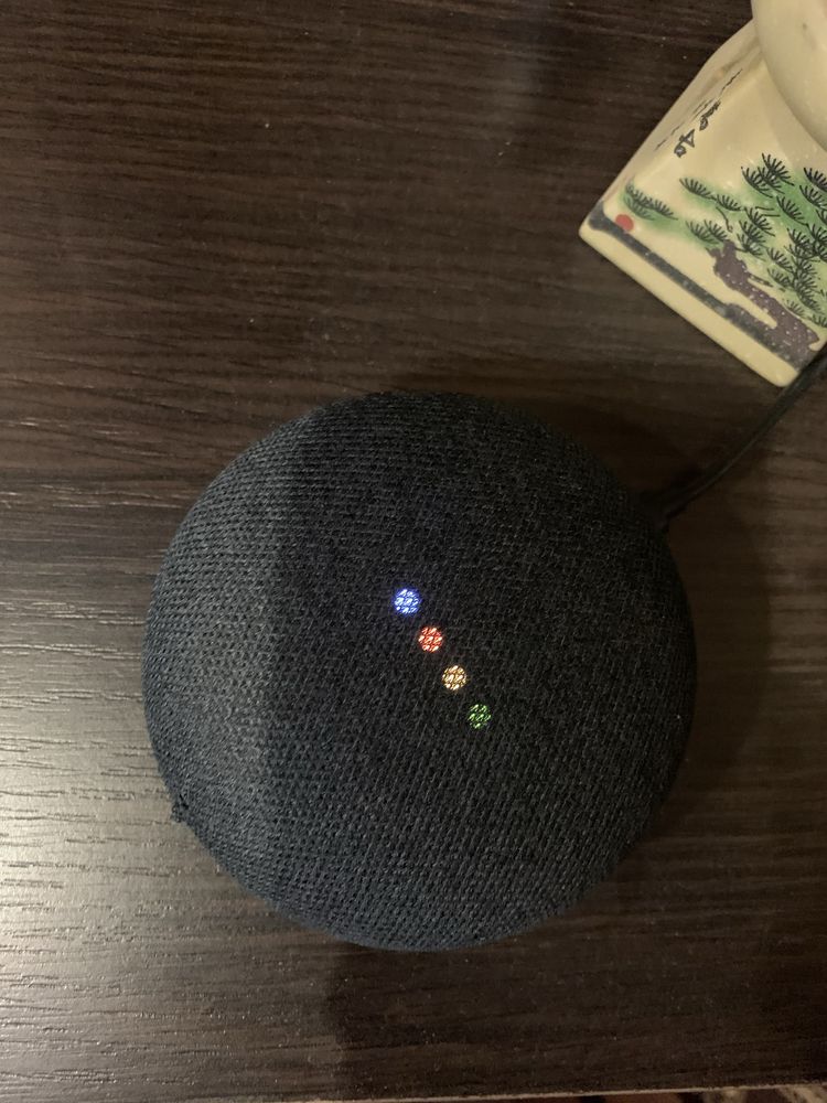 Розумна колонка Google Home Mini