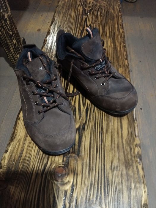 Продаю будівельні кросівки фірми TROJAN.