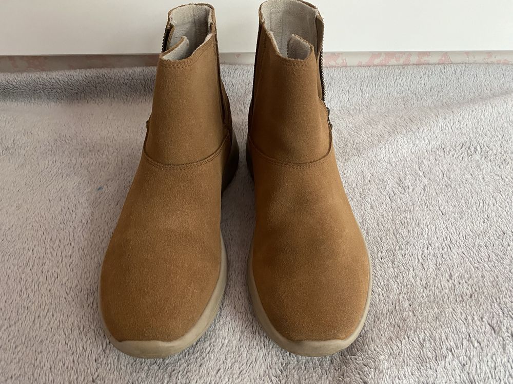 Руді замшеві черевики Skechers, розмір 38
