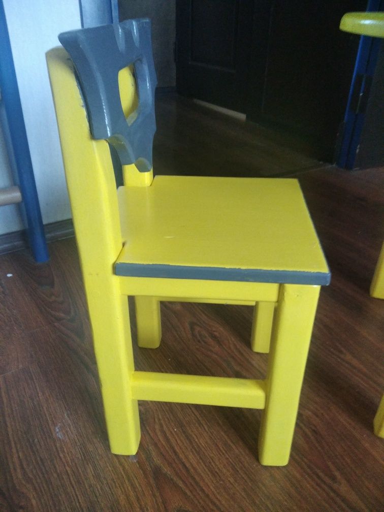 Дитячий столик та стільці , тематика Бетмен .
