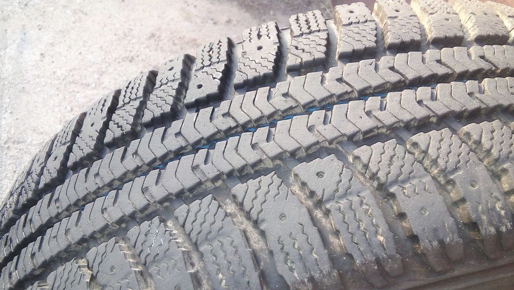 Продам б/у зимнюю резину 175*70 R13 Амтел 2шт
