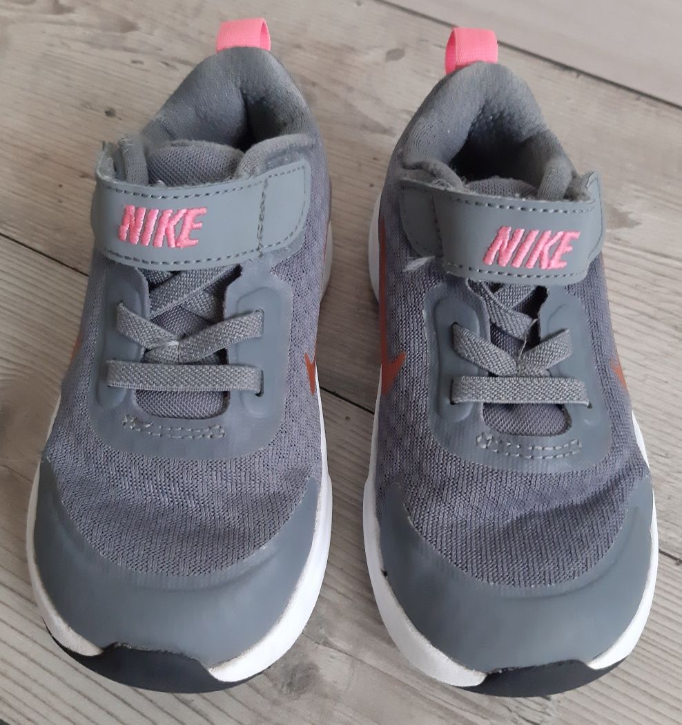 Кросівки NIKE (р.24)