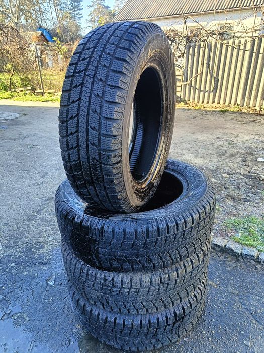 Зимова гума TOYO 185 65 r15. Стан нової 8.9мм