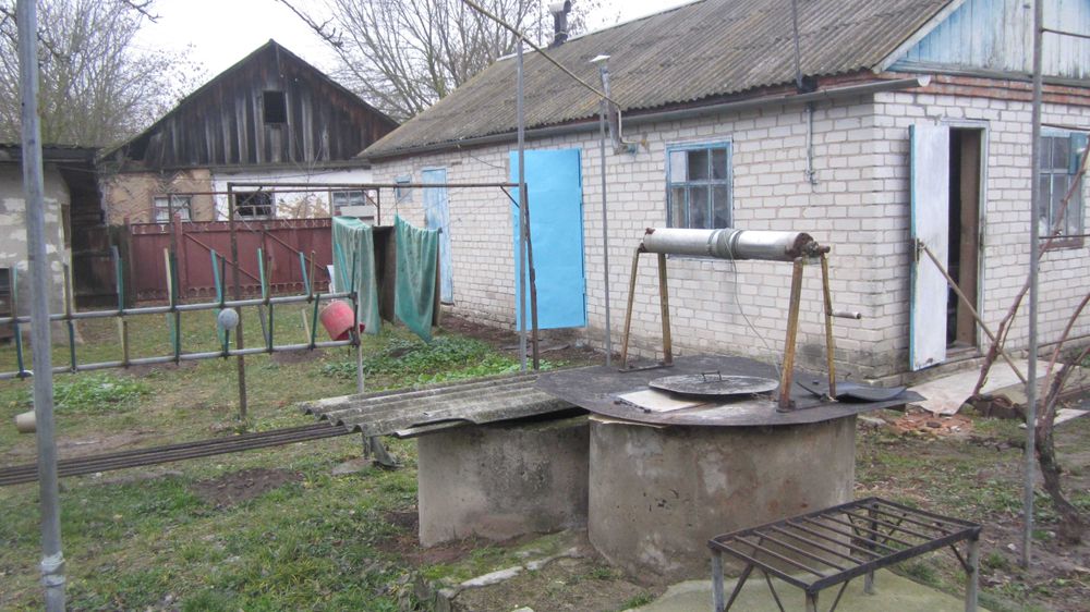 Продам будинок у с. Перемога  із земельною ділянкою 64 сотки