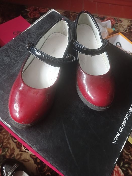 Лакові туфельки для дівчинки