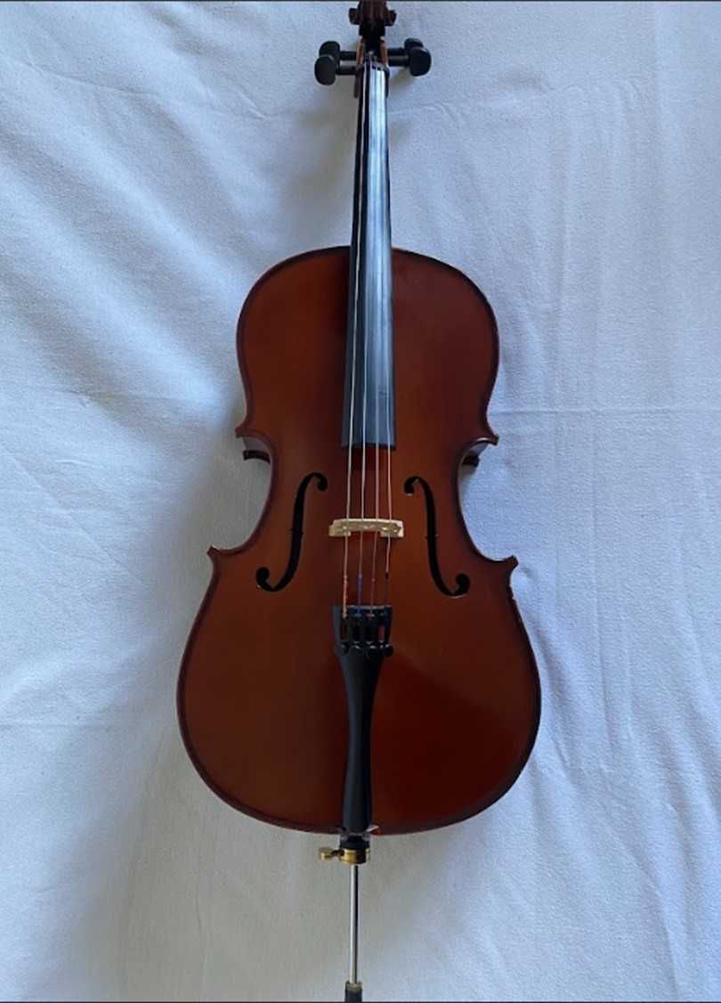 Violoncelo 1/8, arco, e mala de transporte.