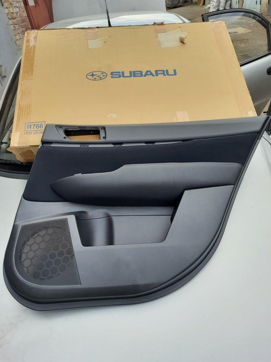 Карта задньої правої дверки Subaru Legacy