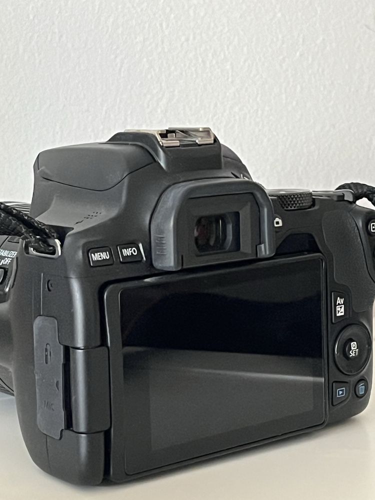 Canon EOS 250D + 18-55 mm IS STM - jak nowy