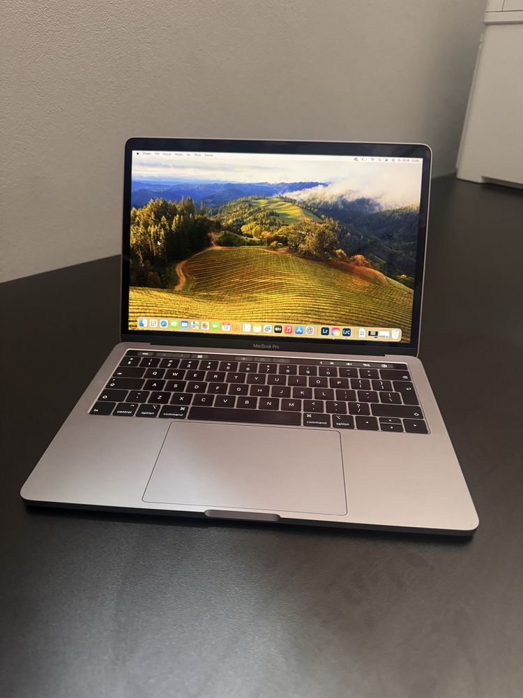 Macbook Pro 13” stan idealny 250 GB Touch bar