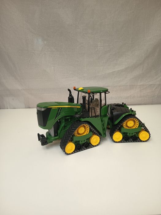 Bruder ciągnik John Deere