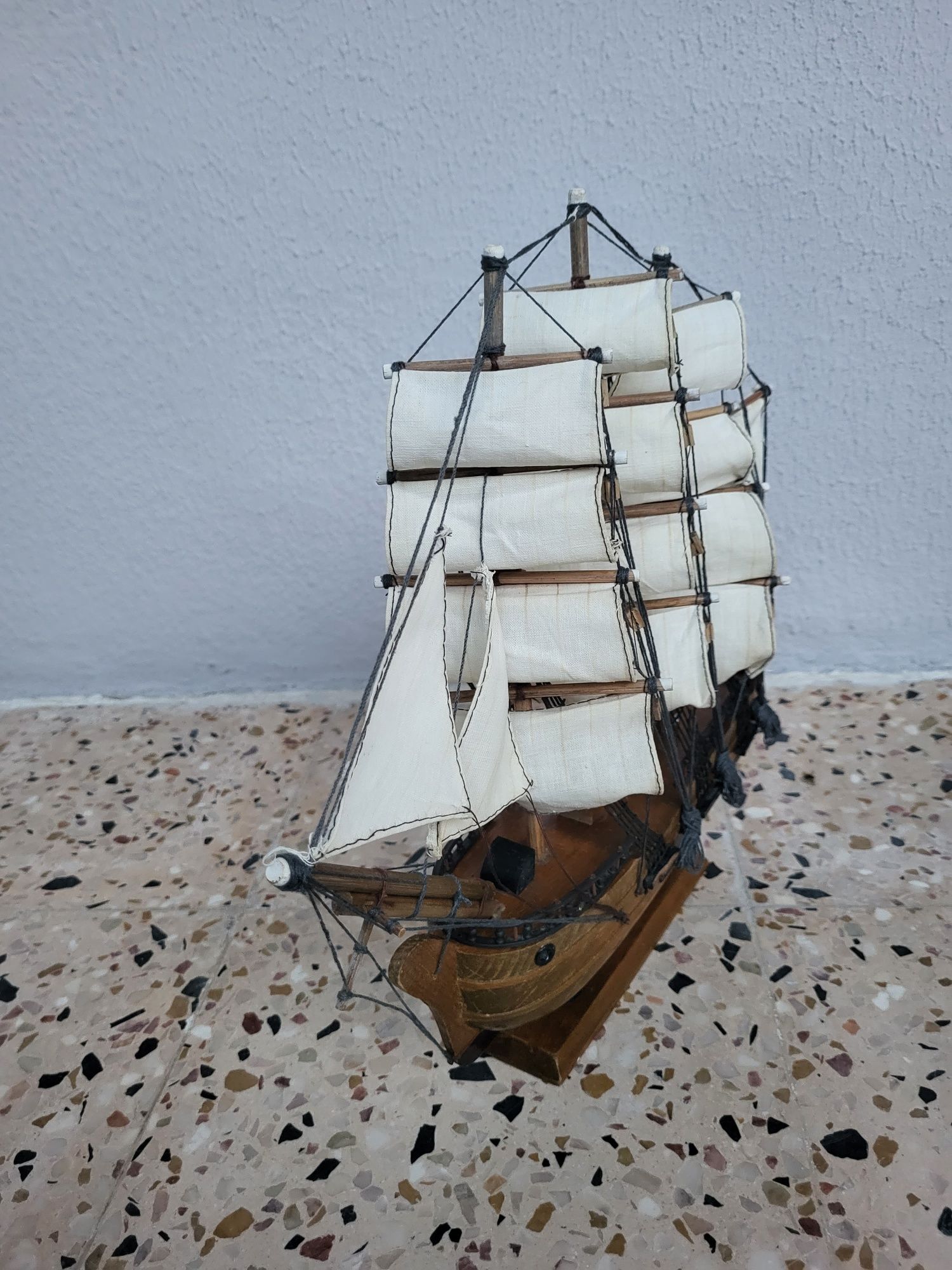 Barco em miniatura