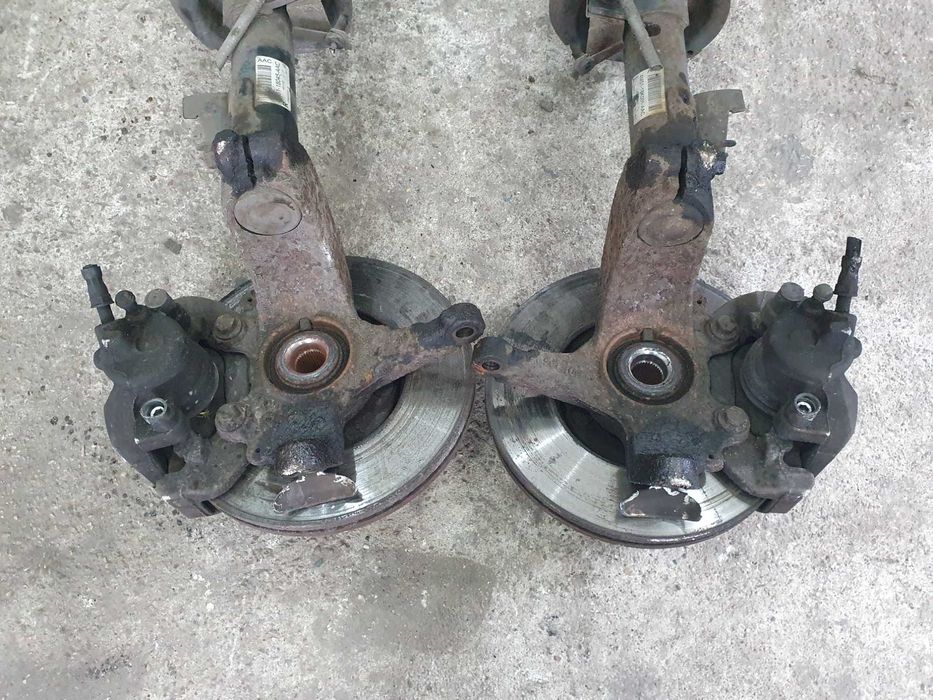 Amortyzator piasta zwrotnica spreżyna przód Ford Focus mk2 lift 1.4