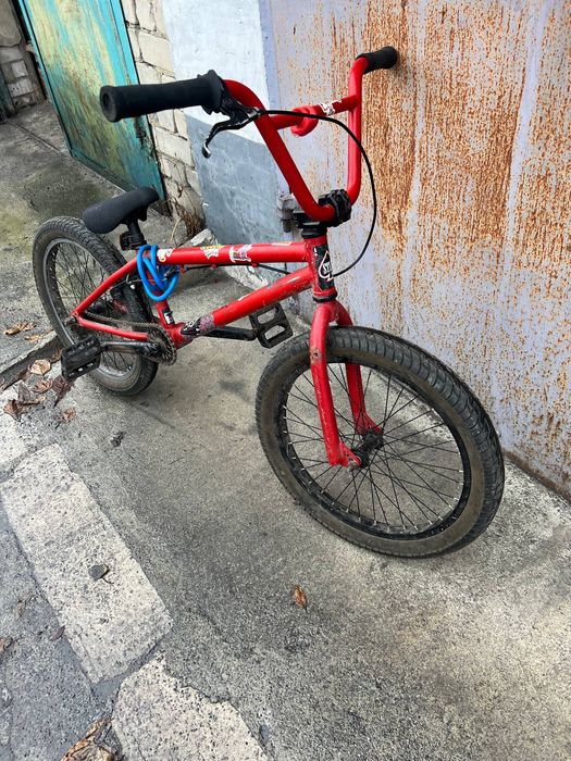 Велосипеды бмх жовтий на 24 колесах чорний на 26