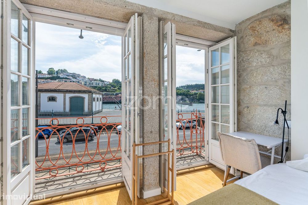 Apartamento T1 duplex para arrendamento, Miragaia, Porto