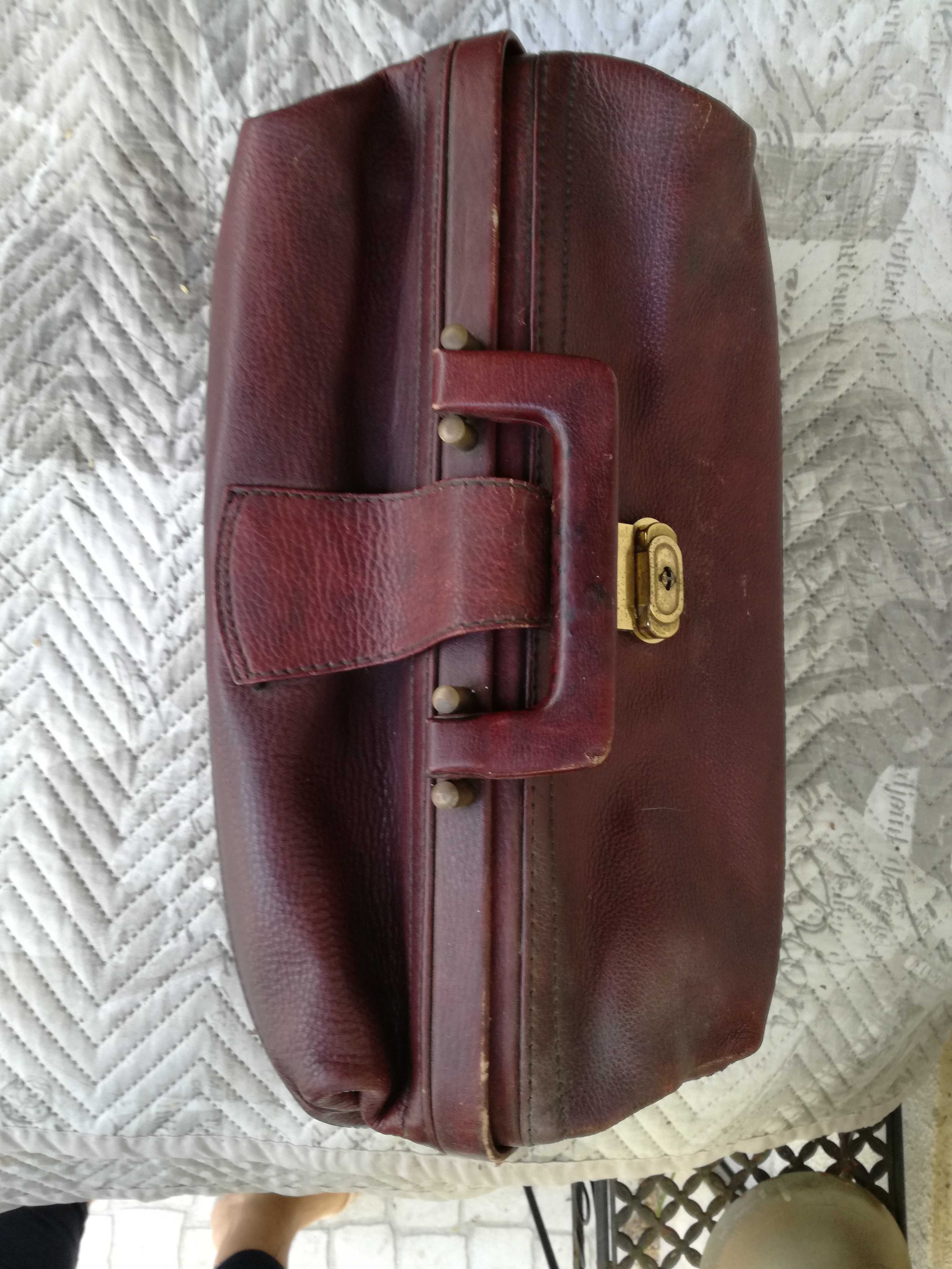 Mala maleta de médico em pele vintage