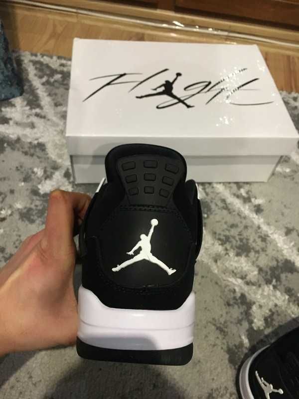 Jordan 4 Retro White Thunder R.39