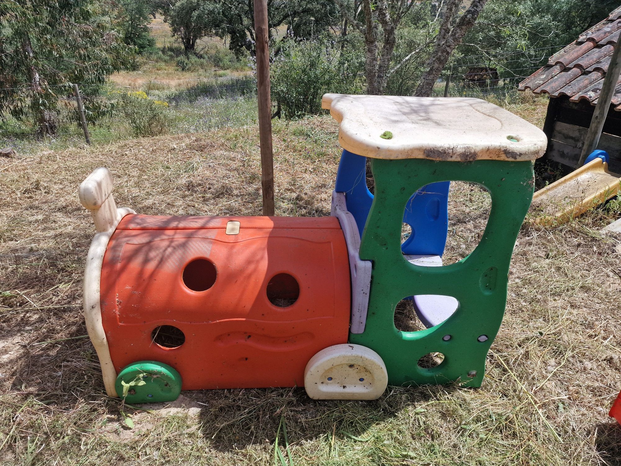 Locomotiva infantil + tractor + mini-escorregas