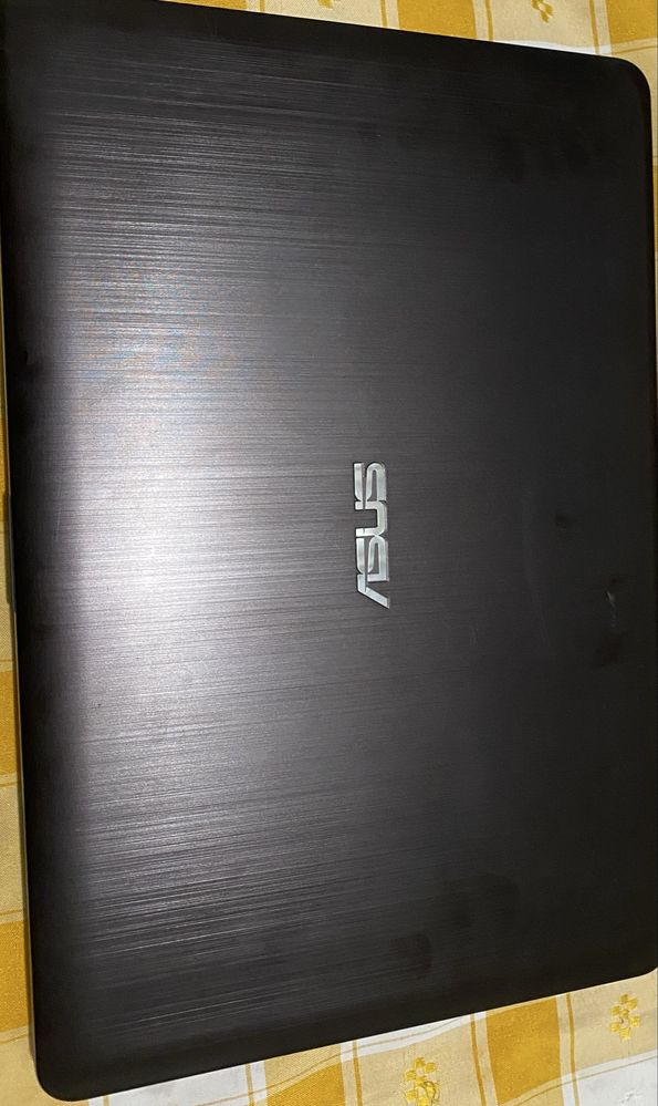 Computador Portatil Asus e rato
