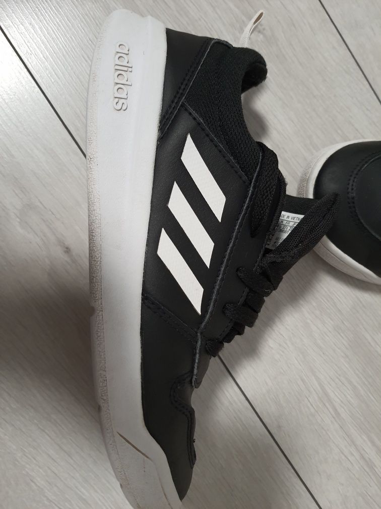 Кросівки Adidas 37