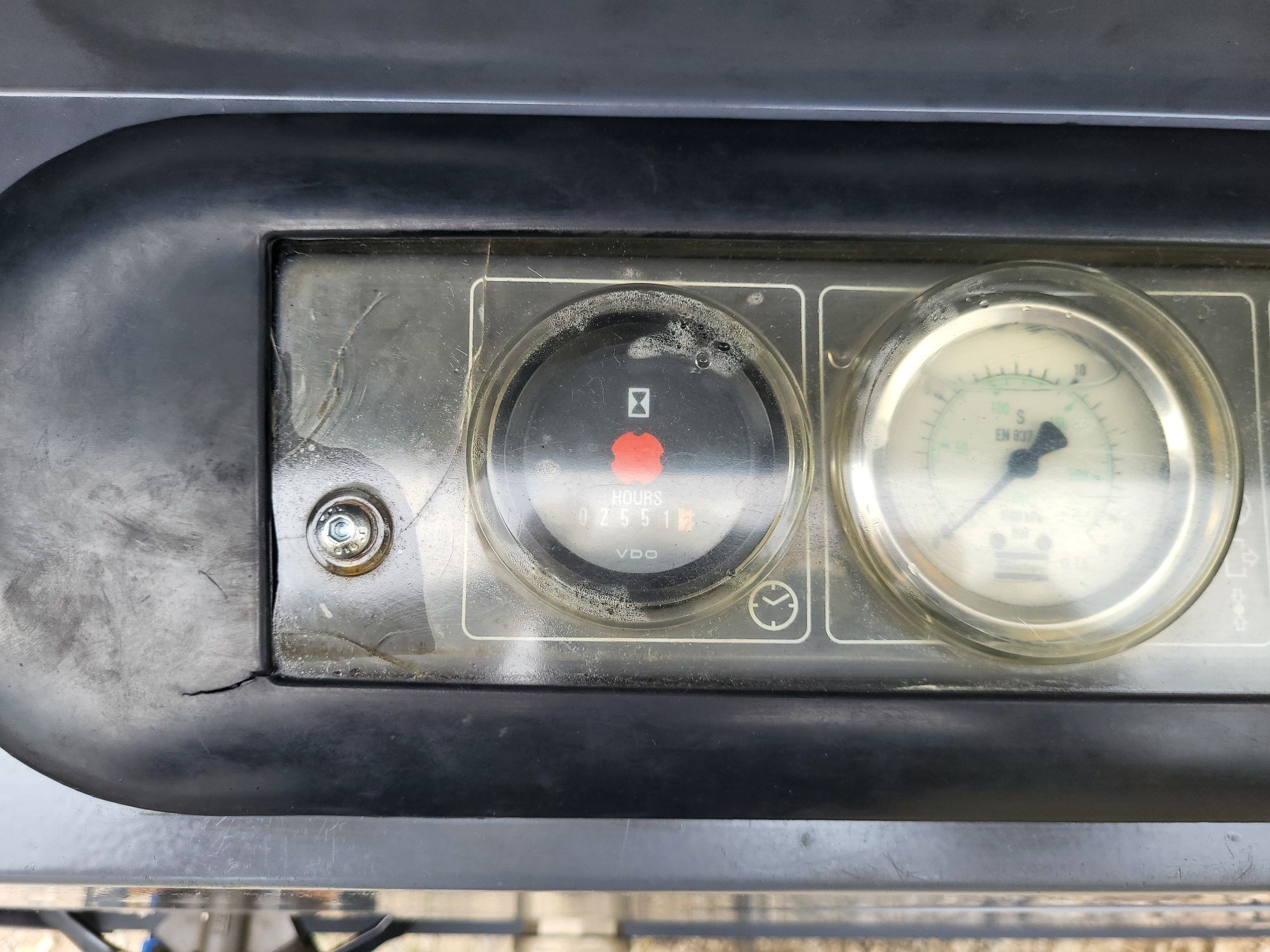 Kompresor Śrubowy Atlas Copco XAS 137 rok2014