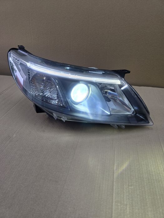 Lampa Prawa Przednia Saab 93 2009 rok XENON EU